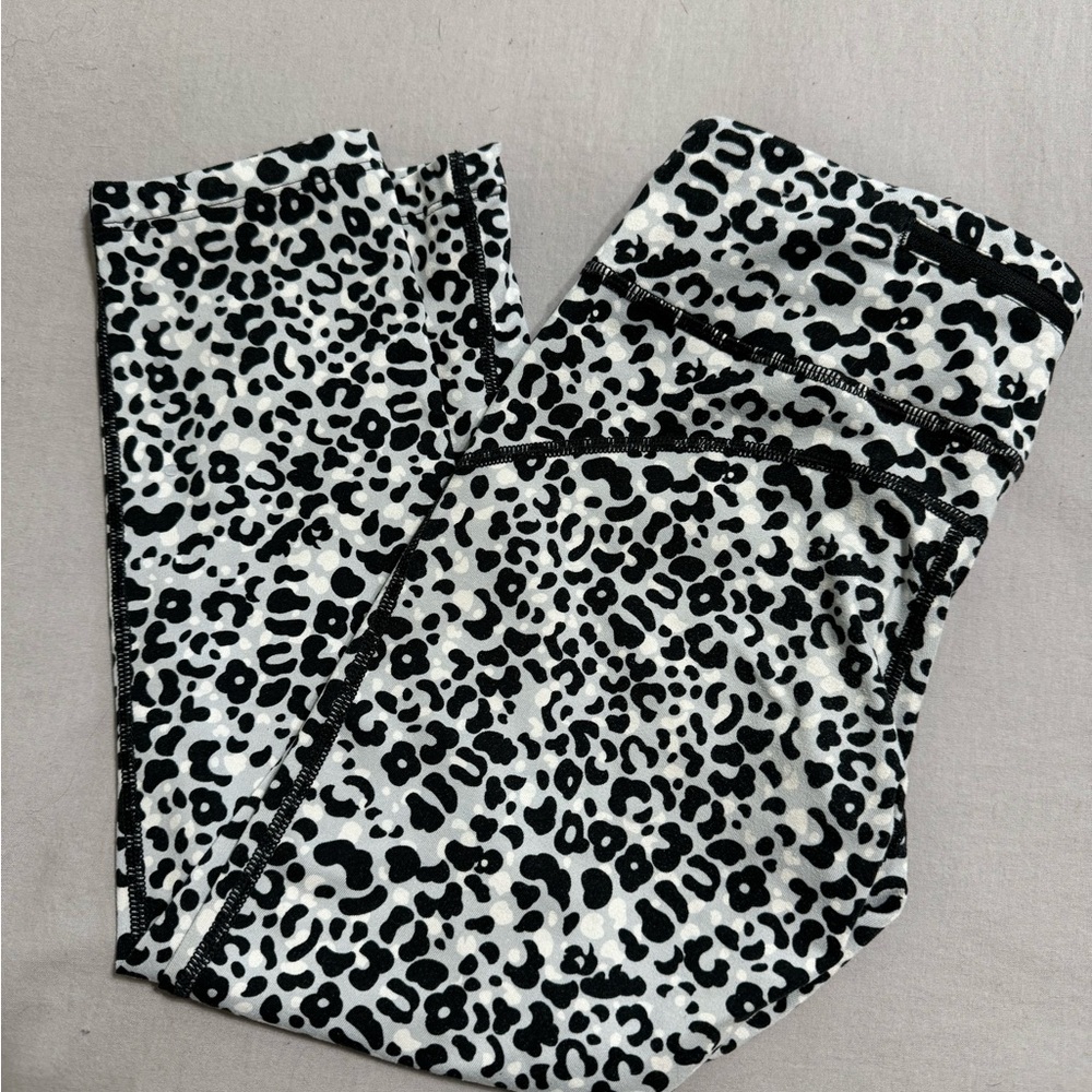 Nike Dry-Fit Capris in black/grey leopard
